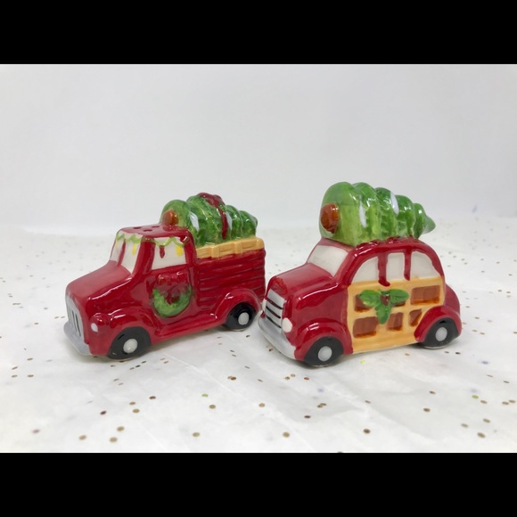 Vintage Farmhouse Style Christmas Salt&Pepper Shakers - Picture 1 of 8